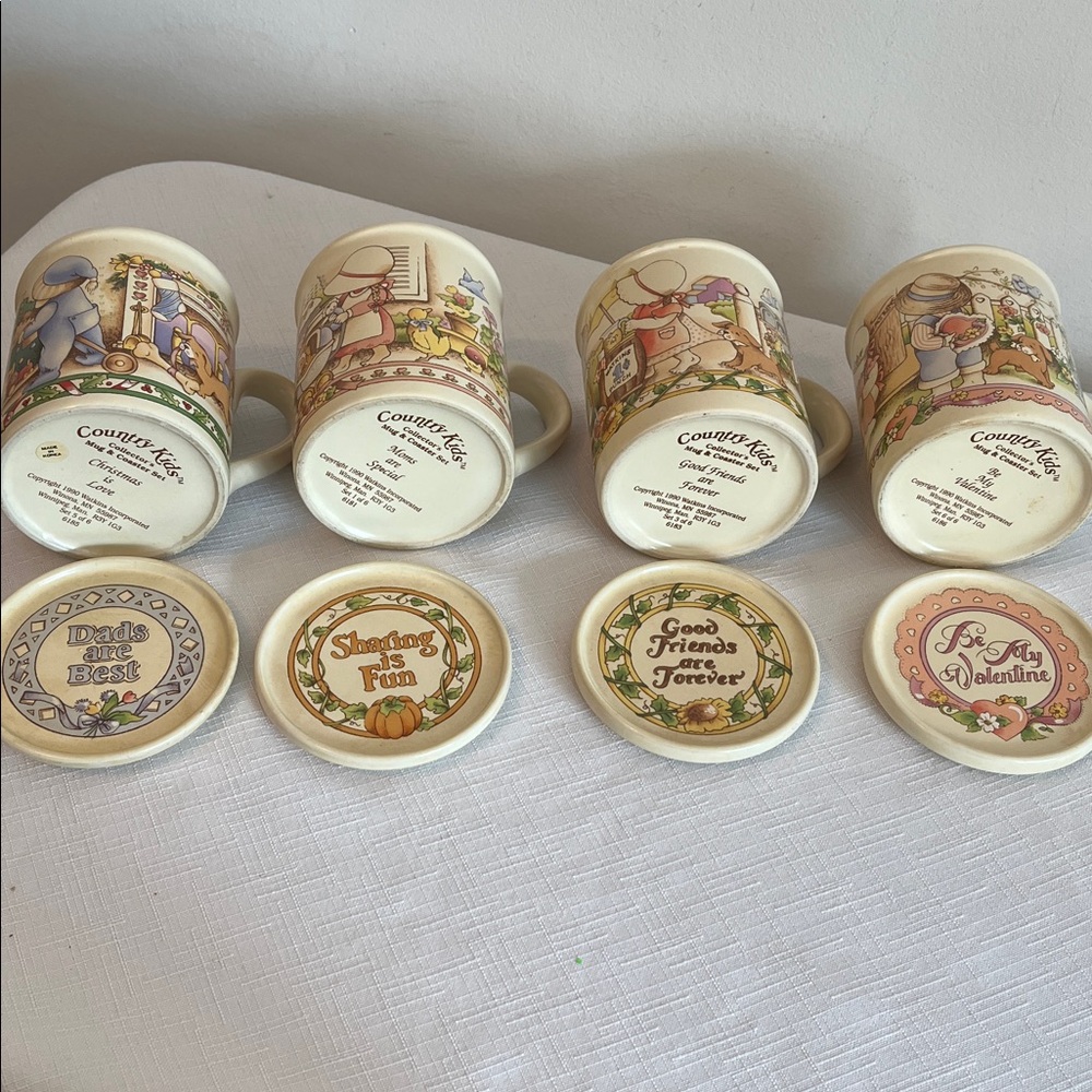Watkins COUNTRY KIDS Set of Four Illustrated Ceramic Mugs with lids
